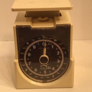 Mirro Vintage Kitchen Scale in Cream